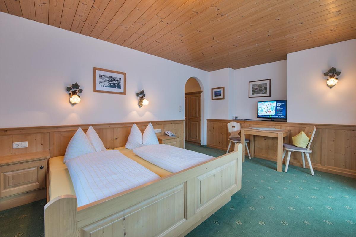Haus Moostal Hotel Sankt Anton am Arlberg Exterior photo