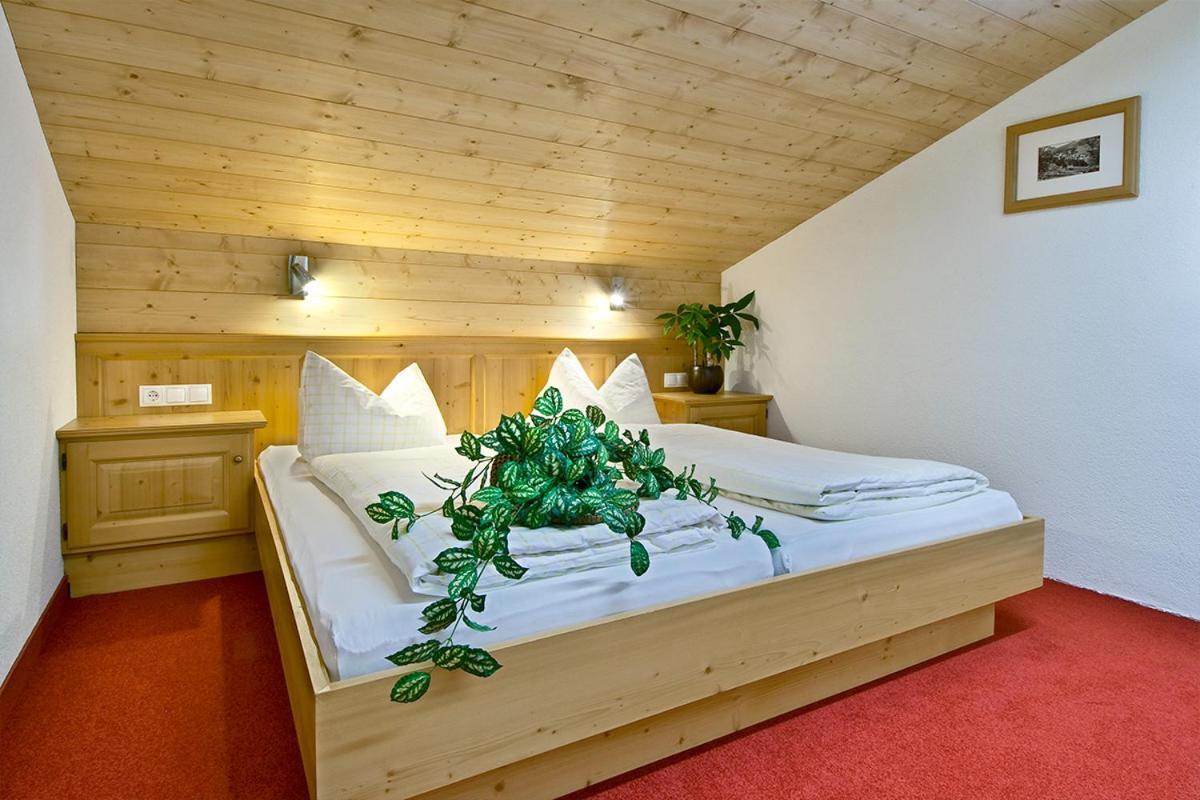 Haus Moostal Hotel Sankt Anton am Arlberg Exterior photo